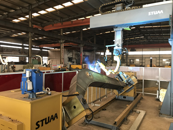 動(dòng)臂、斗桿機(jī)器人焊接系統(tǒng)